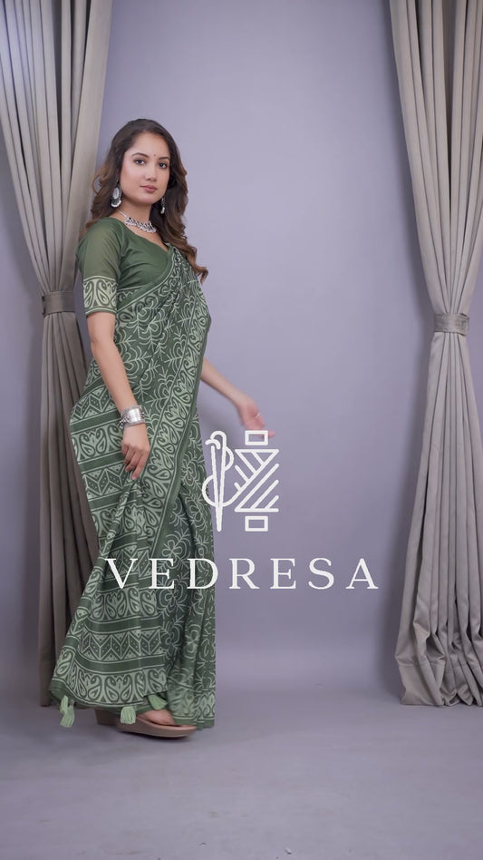 Green Mul Cotton Printed Saree with All-Over Geometric Batik Print
