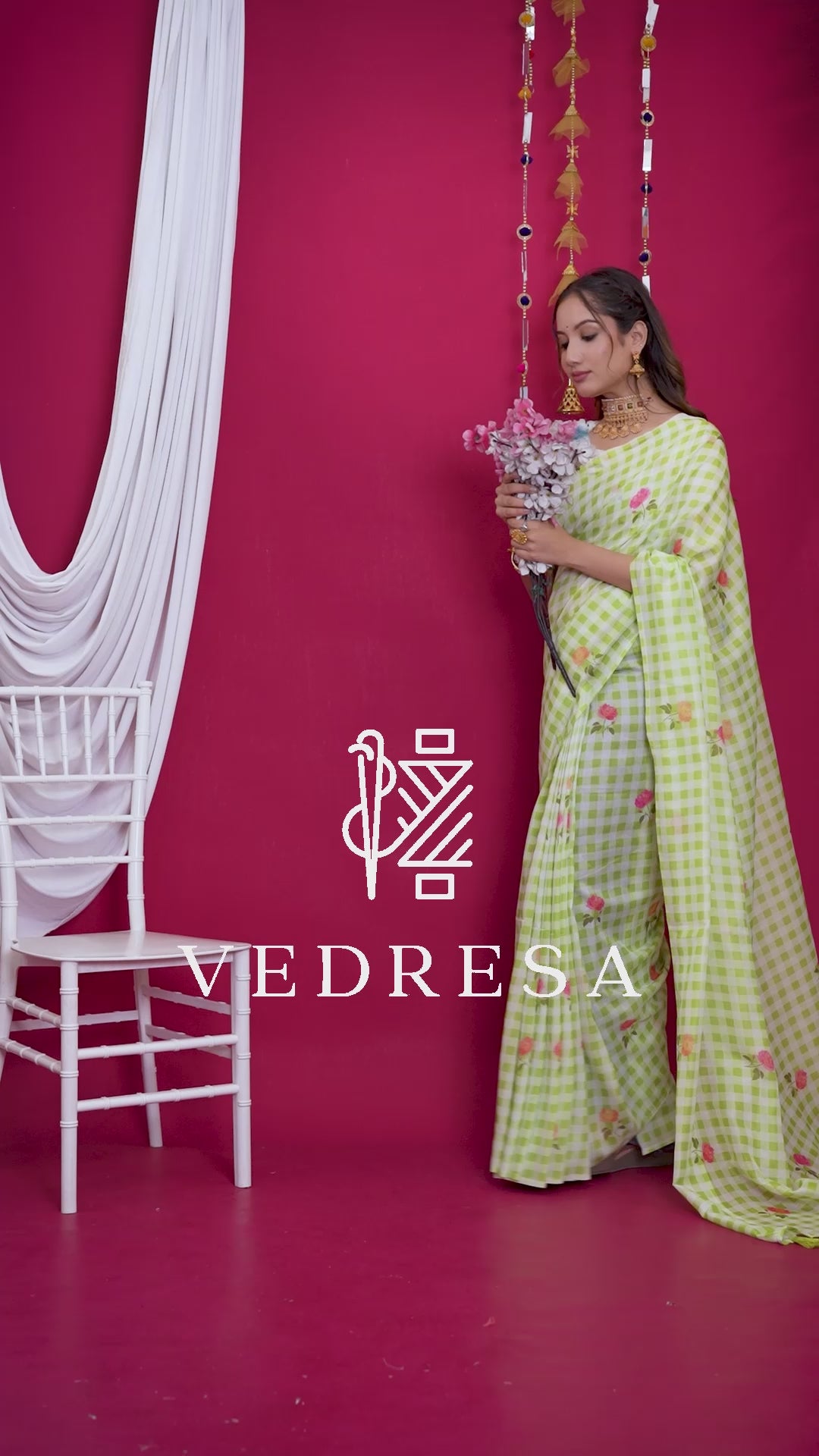 Green & White Mul Cotton Printed Saree with Checked Pattern