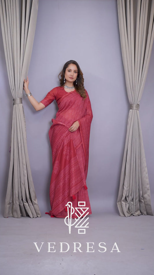 Red Mul Cotton Printed Saree with All-Over Geometric Batik Print
